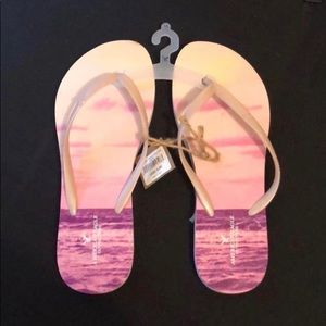 American Eagle flip flops 7/8